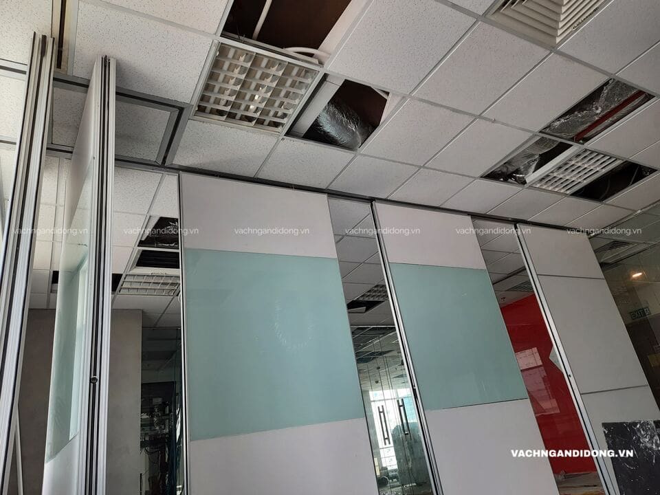 vách ngăn di động gỗ kết hợp kính